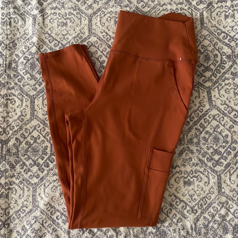 Avalanche Outdoor Supply Co. Size: LARGE.